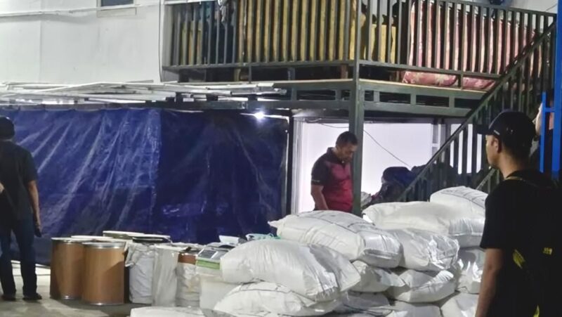 Polda Metro Jaya membenarkan jika terdapat oknum Anggota Polri yang terlibat dalam peredaran narkoba di sebuah gudang di Mijen.