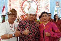 Ketua Laskar Pemuda Barre Allo, Amba Paranoan (kiri) bersama Ketua Ikatan Keluarga Toraja Kaltim dan Ketua MPW PP Sulsel. (ist)