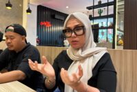 Bupati Barru Andi Ina mengadakan press conference usai beri keterangan di Kejati Sulsel. 