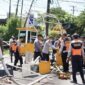 Pemerintah Kota (Pemkot) Makassar bersama unsur TNI-Polri dan Kejaksaan menertibkan portal parkir di kawasan Kompleks Ramayana, Jalan AP Pettarani. (ist)