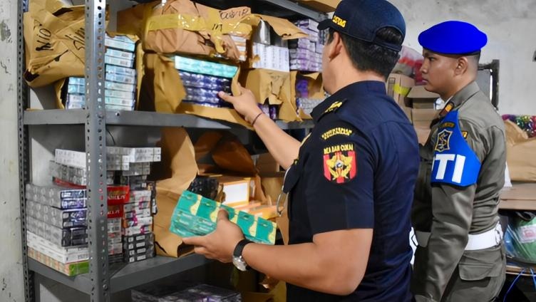 Rencana Menkeu Purbaya terapkan Layer baru cukai rokok menimbulkan keresahan pekerja di industri tembakau-Humas Pemkot Surabaya.