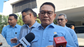 Kepala Staf Presiden (KSP) Dudung Abdurachman menilai latihan dasar militer (latsarmil) yang diikuti peserta Program Sarjana Penggerak Pembangunan Indonesia (SPPI) tidak tergolong berat.