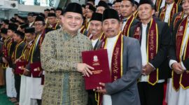 Wali Kota Makassar, Munafri Arifuddin, saat menghadiri Tabligh Akbar dan Pelantikan Imam Kelurahan se-Kota Makassar di Masjid Al Markaz Al Islami Jenderal M. Jusuf.