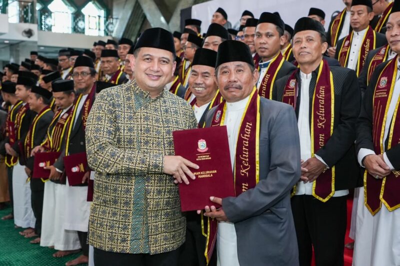 Wali Kota Makassar, Munafri Arifuddin, saat menghadiri Tabligh Akbar dan Pelantikan Imam Kelurahan se-Kota Makassar di Masjid Al Markaz Al Islami Jenderal M. Jusuf.