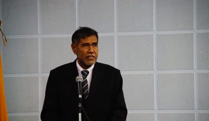 Profesor Armin Arsyad.