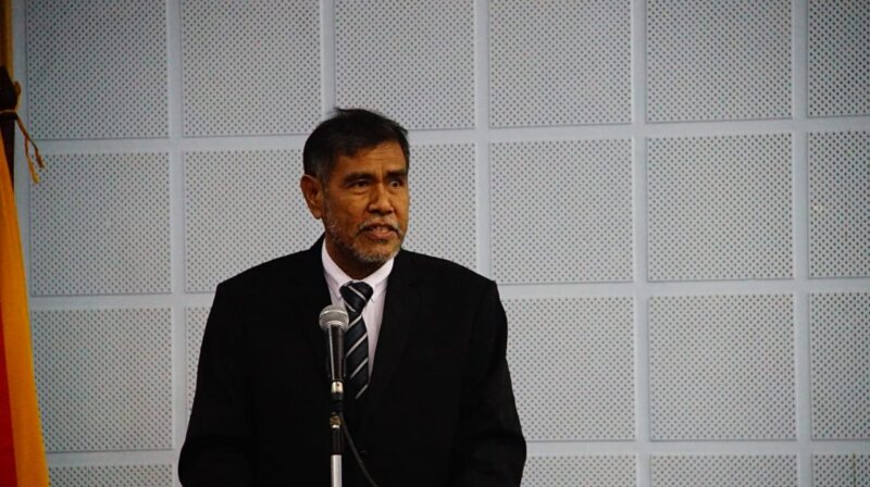 Profesor Armin Arsyad.